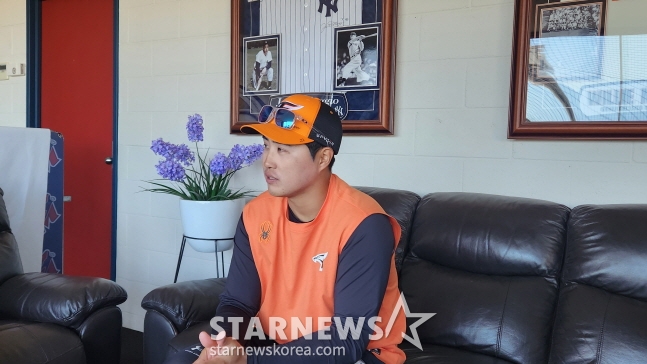 호주 멜버른 볼파크에서 훈련을 마치고 취재진과 인터뷰하는 채은성. /사진=안호근 기자