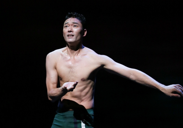 김형남 이사장의 현역 시절 모습으로 갈구하는 듯한 눈빛이 인상적이다/사진제공=한국현대무용협회