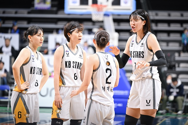 KB스타즈 선수단. /사진=WKBL