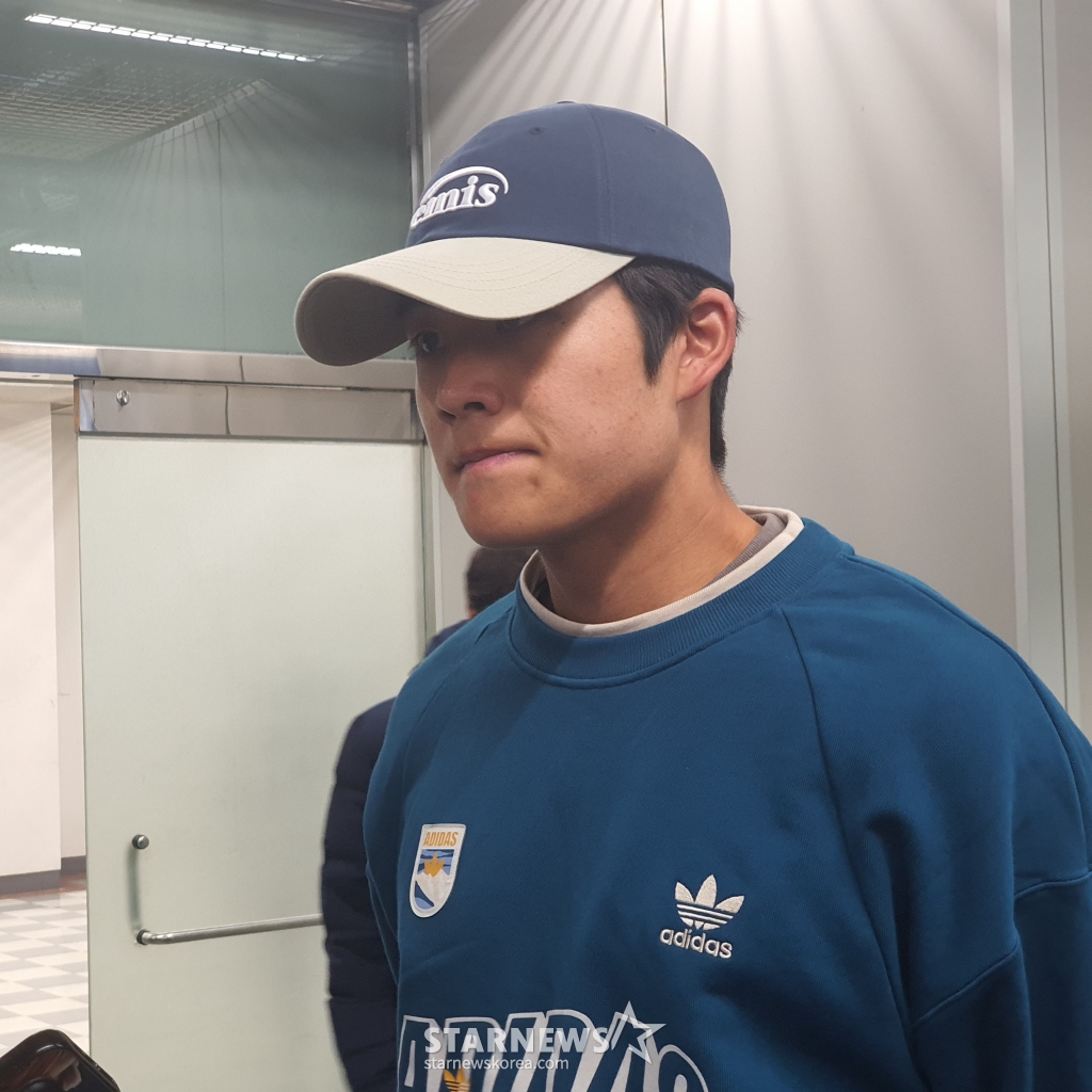 설영우가 15일 울산 문수월드컵경기장에서 열린 '2023~24 아시아축구연맹(AFC) 챔피언스리그(ACL)' 16강 1차전 울산 HD 대 반포레 고후와 홈 경기 후 취재진 질문에 답하고 있다. /사진=박재호 기자