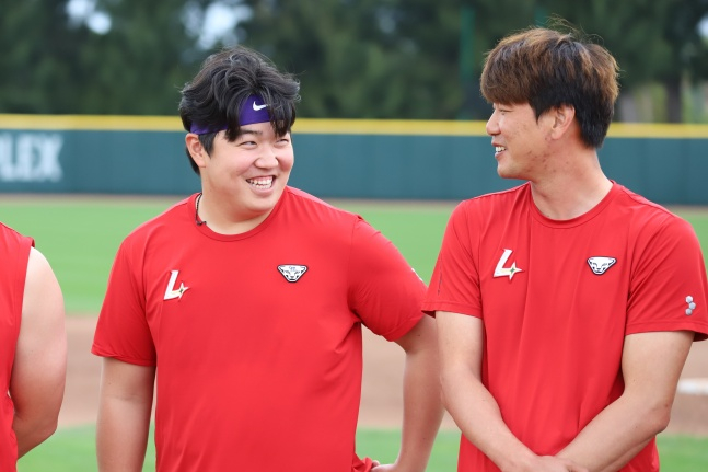 이로운(왼쪽)과 김광현. /사진=SSG 랜더스
