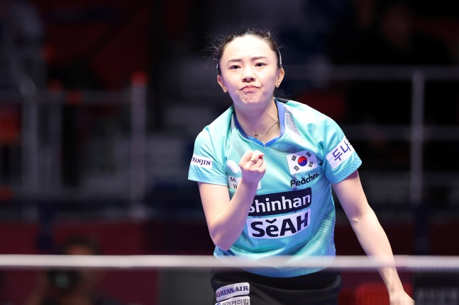 전지희가 18일 부산 벡스코에서 계속된 BNK부산은행 2024 부산세계탁구선수권대회 여자5조 푸에르토리코와 예선라운드 경기에서 주먹을 불끈 쥐고 있다. /사진=부산세계탁구선수권 대회 조직위