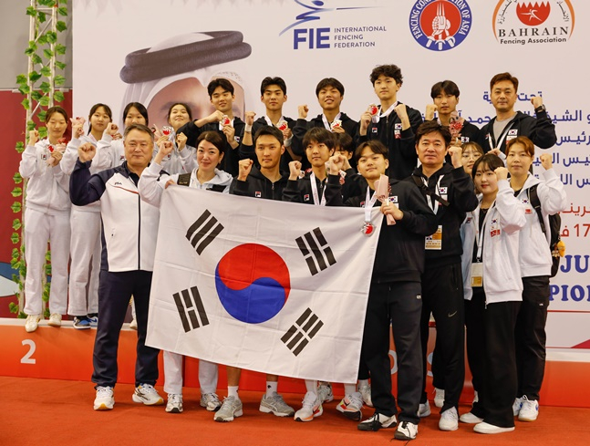 2024 아시아 유소년펜싱선수권대회에 출전한 대표팀 선수단. /사진=대한펜싱협회
