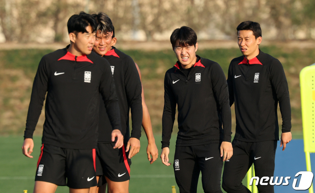 (도하(카타르)=뉴스1) 김성진 기자 = 2023 아시아축구연맹(AFC) 카타르 아시안컵 호주와의 8강전을 앞둔 대한민국 축구대표팀 이강인이 1일(현지시간) 카타르 도하 알 에글라 트레이닝 센터에서 훈련을 하고 있다. 2024.2.1/뉴스1 Copyright (C) 뉴스1. All rights reserved. 무단 전재 및 재배포, AI학습 이용 금지.