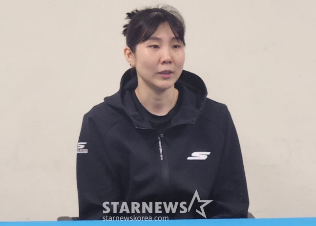 이소영이 팀 승리 후 수훈선수로 취재진과 인터뷰를 하고 있다. /사진=안호근 기자