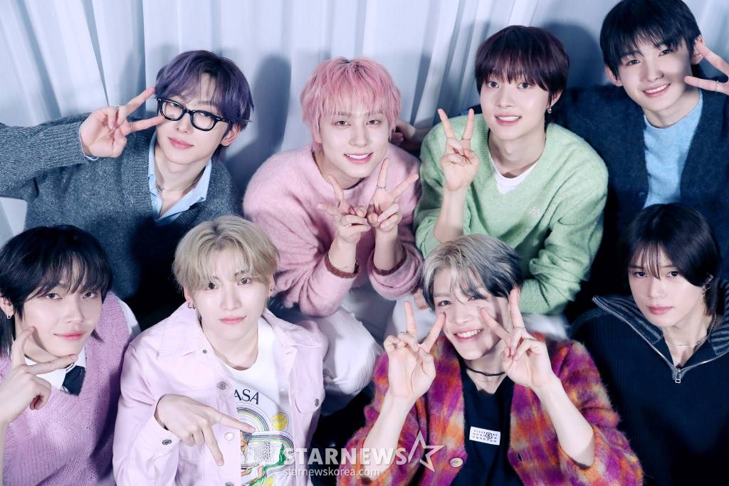 그룹 앤팀(&TEAM)이 서울 종로구 스타뉴스 사옥에서 진행된 '2023 아시아 아티스트 어워즈 인 필리핀'(2023 Asia Artist Awards IN THE PHILIPPINES, 이하 2023 AAA) 수상 인터뷰에 앞서 포즈를 취하고 있다. /사진=김창현