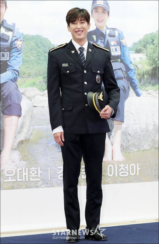 배우 강경준이 8일 오후 서울 마포구 상암동 스탠포드서울에서 열린 MBC에브리원 리얼리티 예능 '시골경찰4' 제작발표회에 참석해 포즈를 취하고 있다. '시골경찰' 시리즈는 연예인들이 직접 시골 마을 순경으로 생활하며 모든 민원을 처리해 나가는 모습을 그린 리얼리티 프로그램이다. /사진=김창현 기자 chmt@
