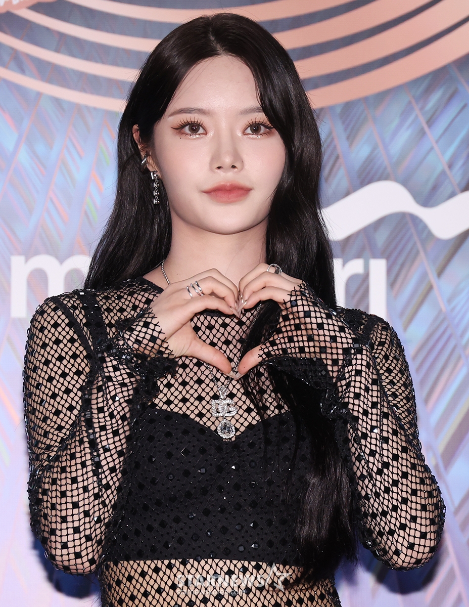 피프티피프티 키나가 6일 오후 인도네시아 자카르타 인터내셔널 스타디움에서 개최된 '제38회 골든디스크 어워즈 with 만디리' 레드카펫 행사에 참석해 포즈를 취하고 있다. /사진제공=골든디스크 어워즈 사무국 2024.01.06 /사진=이동훈