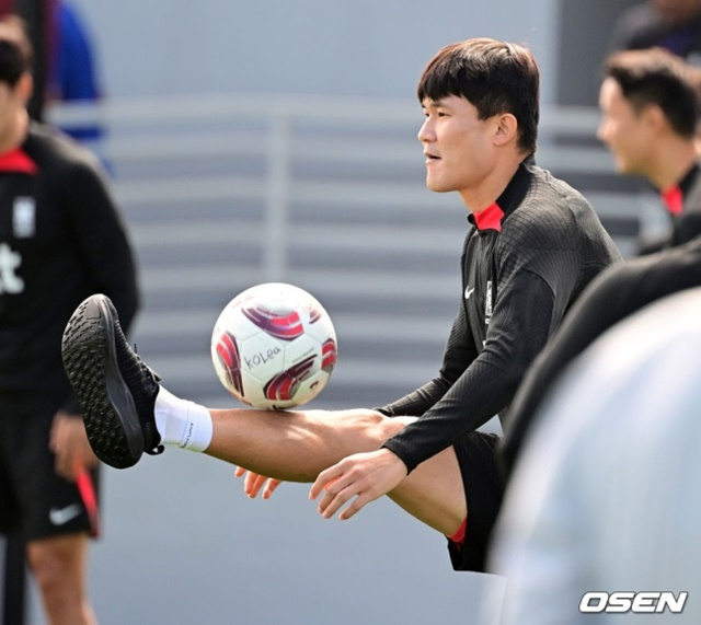 훈련에 집중하는 김민재. /사진=OSEN