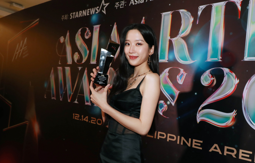 배우 문가영이 14일 필리핀 아레나에서 열린 '2023 아시아 아티스트 어워즈 인 필리핀'(2023 Asia Artist Awards IN THE PHILIPPINES, 이하 '2023 AAA')에서 AAA 베스트 액팅 퍼포먼스 상을 수상한 뒤 포즈를 취하고 있다. '2023 AAA'는 스타뉴스가 주최하고 Asia Artist Awards 조직위원회, TONZ 엔터테인먼트, PULP Live World가 공동 주관한다. 그룹 아이브(IVE) 장원영, 가수 강다니엘, 그룹 제로베이스원 성한빈이 MC를 맡았다. 2023.12.14