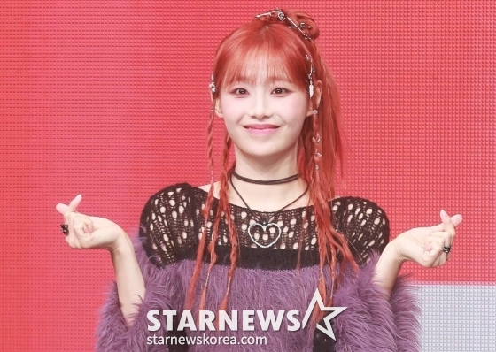 가수 츄(CHUU)가 18일 오후 서울 광진구 예스24라이브홀에서 진행된 첫 번째 미니 앨범 'Howl' 발매기념 쇼케이스에서 포즈를 취하고 있다. 아번 앨범에는 동명의 타이틀곡 'Howl'을 비롯래 'Underwater', 'My Palace', 'Aliens', 'Hitchhiker' 등 총 5곡이 수록됐다. /2023.10.18 /사진=이동훈
