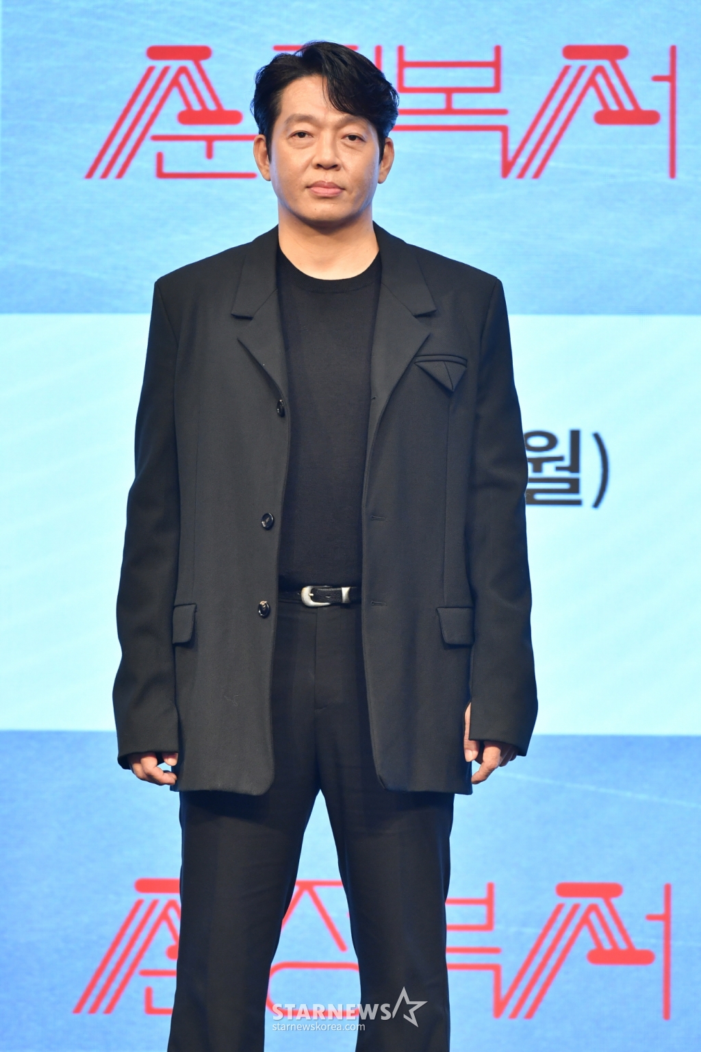 배우 박지환이 21일 오후 서울 구로구 디큐브시티 더 세인트에서 진행된 KBS2 월화드라마 '순정복서' 제작발표회에 참석해 포즈를 취하고 있다. '순정복서'는 사라진 천재 복서 이권숙(김소혜 분)과 냉혈한 에이전트 김태영(이상엽 분)의 인생을 건 승부조작 탈출기를 그린다. 추종남 작가의 소설 '순정복서'를 원작으로 했다. 21일 오후 9시 50분 첫 방송된다. / 사진제공 = KBS /사진=김창현