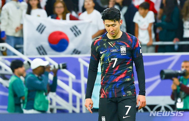 2023 카타르 아시안컵에서 패배한 뒤 손흥민이 실망스러운 표정을 짓고 있다. /사진=뉴시스 제공