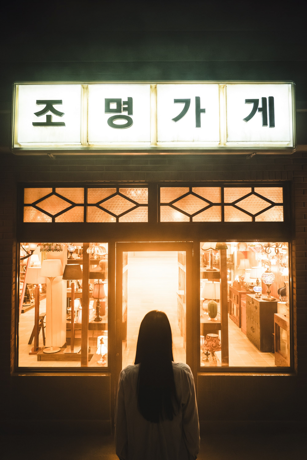 조명가게 / 사진=디즈니플러스