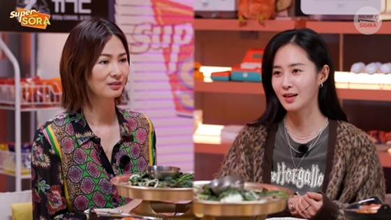 '슈퍼마켙 소라'에 출연한 권유리(사진 오른쪽)./사진제공=메리앤시그마