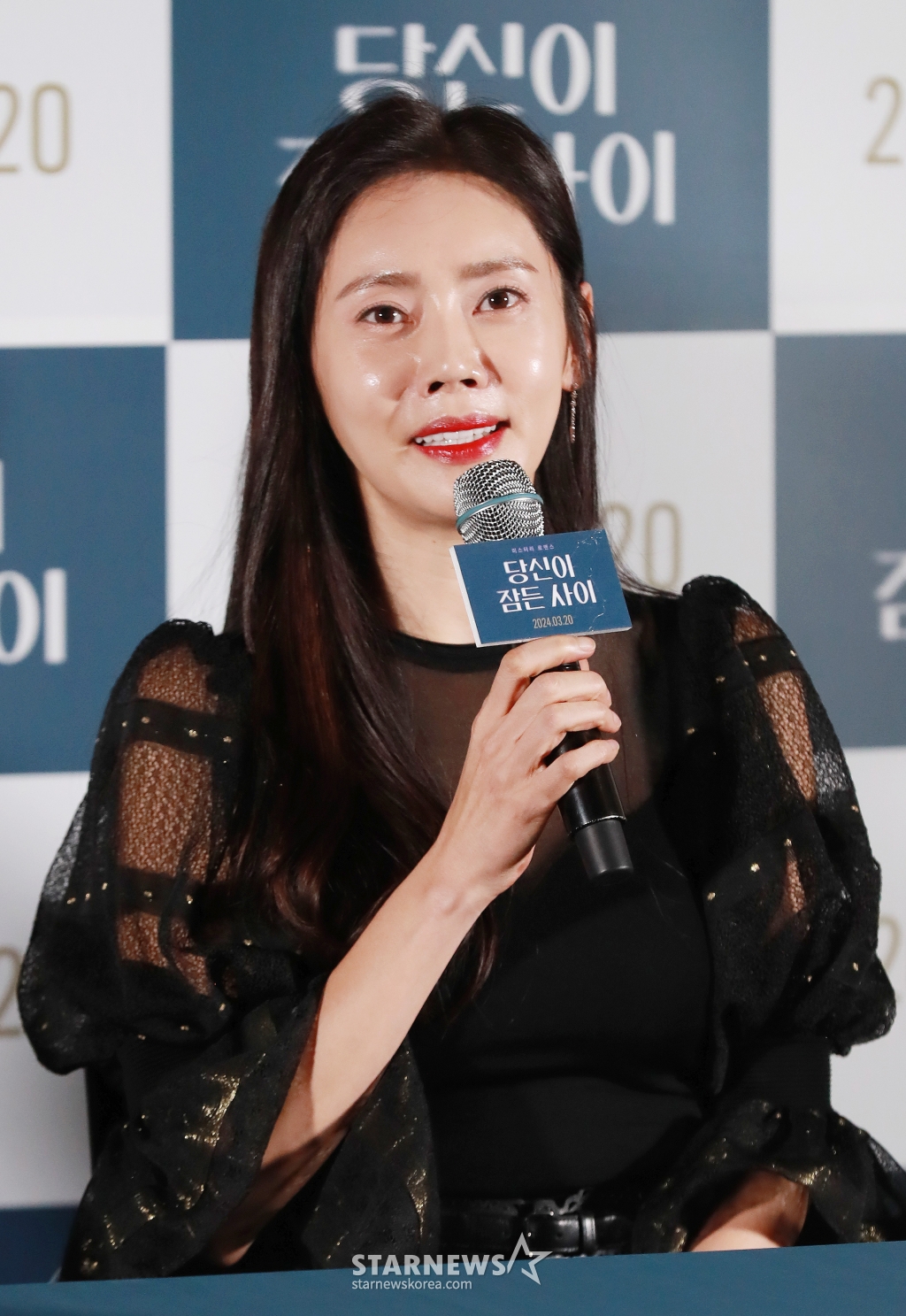 배우 추자현이 14일 오후 서울 CGV용산이아파크몰에서 진행된 영화 '당신이 잠든 사이'(감독 장윤현) 언론시사회 및 기자간담회에 참석해 질문에 답하고 있다. 교통사고로 선택적 기억 상실을 앓게 된 ‘덕희’로 인해 행복했던 부부에게 불행이 닥치고, 남편 ‘준석’의 알 수 없는 행적들이 발견되면서 진실을 추적해가는 미스터리 로맨스 '당신이 잠든 사이'는 오는 20일 개봉한다. /2024.03.14 /사진=이동훈