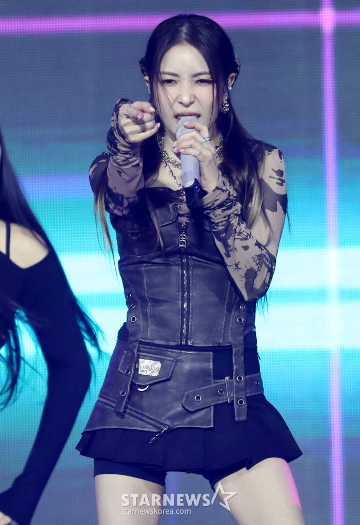 가수 보아가 지난해 12월 10일 오후 서울 송파구 잠실실내체육관에서 열린 ‘2023 케이 링크 페스티벌(2023 K-link 페스티벌)’에서 화려한 무대를 선보이고 있다. 2023.12.10 /사진=뉴스1