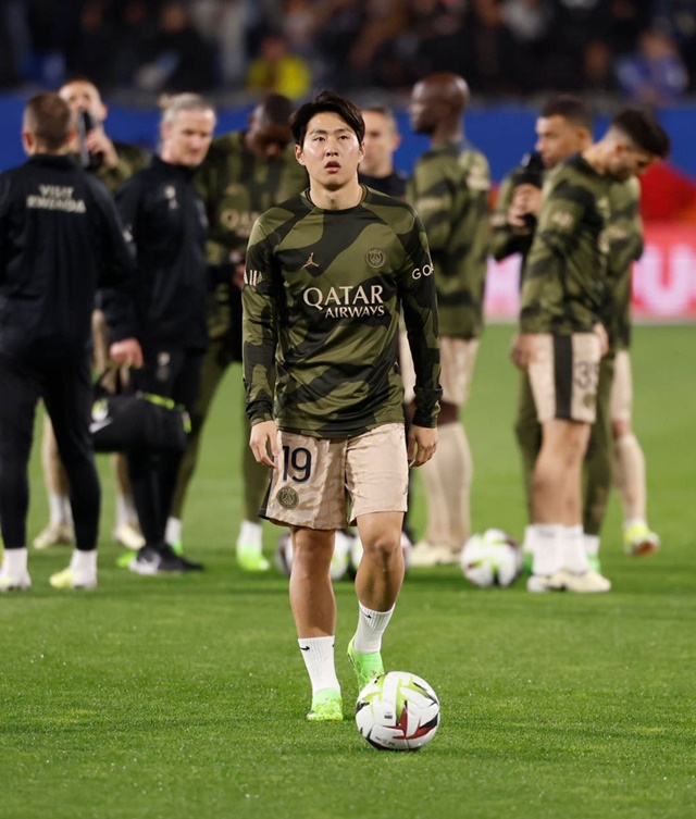 이강인(가운데). /사진=PSG SNS