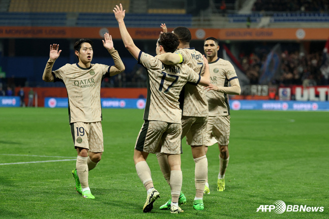 PSG 골 세리머니. 왼쪽 이강인. /AFPBBNews=뉴스1