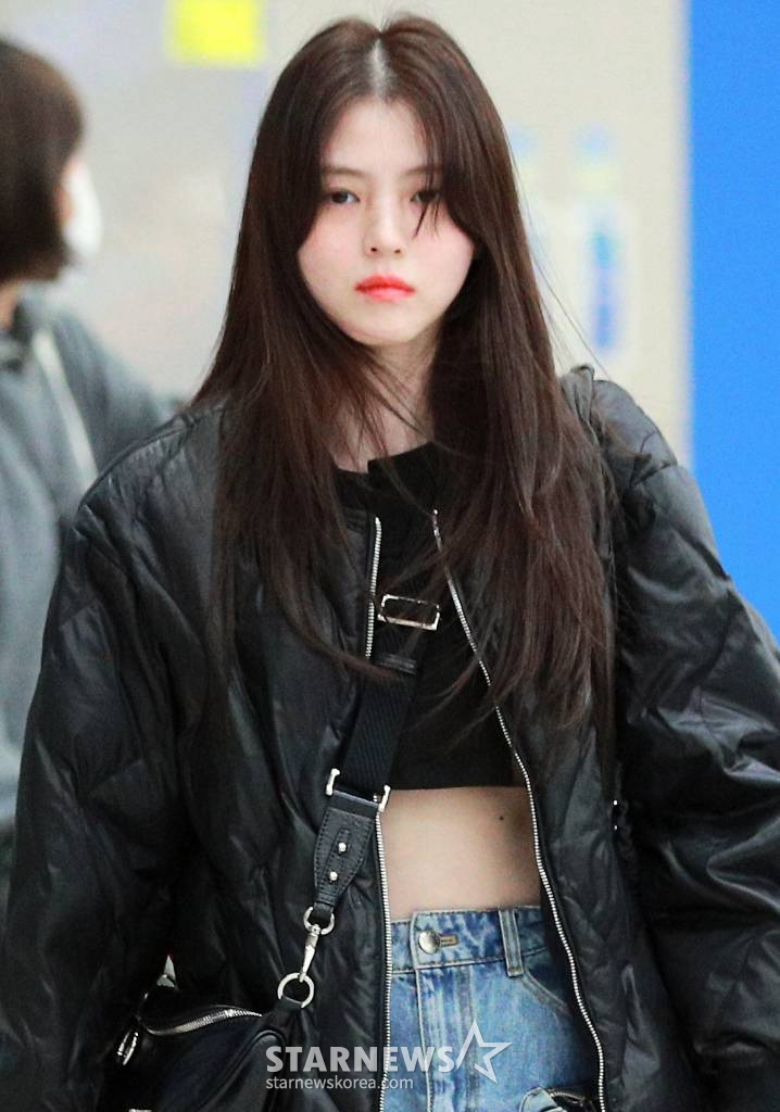 배우 한소희가 홍콩 일정을 마치고 13일 오후 인천국제공항을 통해 입국하고 있다. 2024.01.13 /사진=임성균