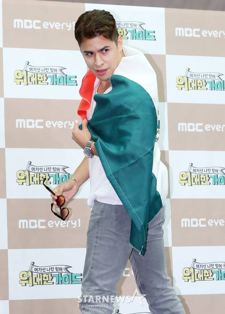 방송인 크리스티안 부르고스가 18일 오후 서울 마포구 상암동 스탠포드 서울에서 진행된 MBC 에브리원 예능 '위대한 가이드' 제작발표회에 참석해 포즈를 취하고 있다. '위대한 가이드'는 한국 거주 N년차 대한외국인이 가이드가 되어, 모국을 방문하는 여행자들과 현지인만이 아는 스팟들로 떠나는 현지인 '착붙' 여행 리얼리티 프로그램이다. 신현준, 고규필, 효정, 이시우, 피터 빈트가 영국으로 함께 여행을 다녀왔다. 오는 18일 첫 방송. 2024.03.18 /사진=김창현