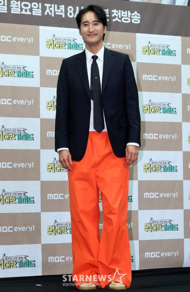 배우 신현준이 18일 오후 서울 마포구 상암동 스탠포드 서울에서 진행된 MBC 에브리원 예능 '위대한 가이드' 제작발표회에 참석해 포즈를 취하고 있다. '위대한 가이드'는 한국 거주 N년차 대한외국인이 가이드가 되어, 모국을 방문하는 여행자들과 현지인만이 아는 스팟들로 떠나는 현지인 '착붙' 여행 리얼리티 프로그램이다. 2024.03.18 /사진=김창현