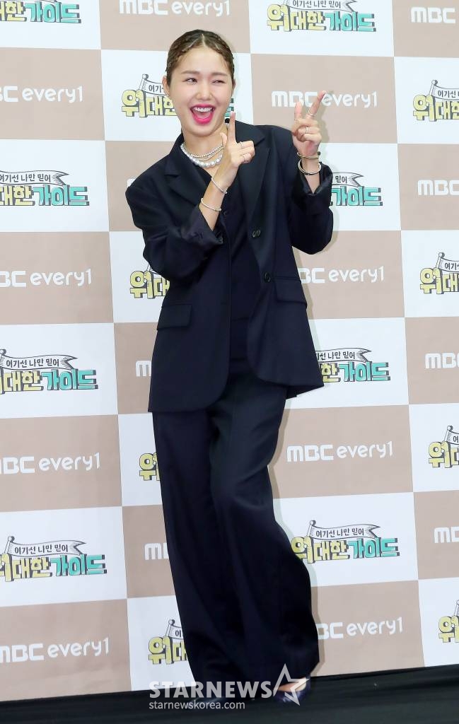 오마이걸 미미가 18일 오후 서울 마포구 상암동 스탠포드 서울에서 진행된 MBC 에브리원 예능 '위대한 가이드' 제작발표회에 참석해 포즈를 취하고 있다. '위대한 가이드'는 한국 거주 N년차 대한외국인이 가이드가 되어, 모국을 방문하는 여행자들과 현지인만이 아는 스팟들로 떠나는 현지인 '착붙' 여행 리얼리티 프로그램이다. 신현준, 고규필, 효정, 이시우, 피터 빈트가 영국으로 함께 여행을 다녀왔다. 오는 18일 첫 방송. 2024.03.18 /사진=김창현