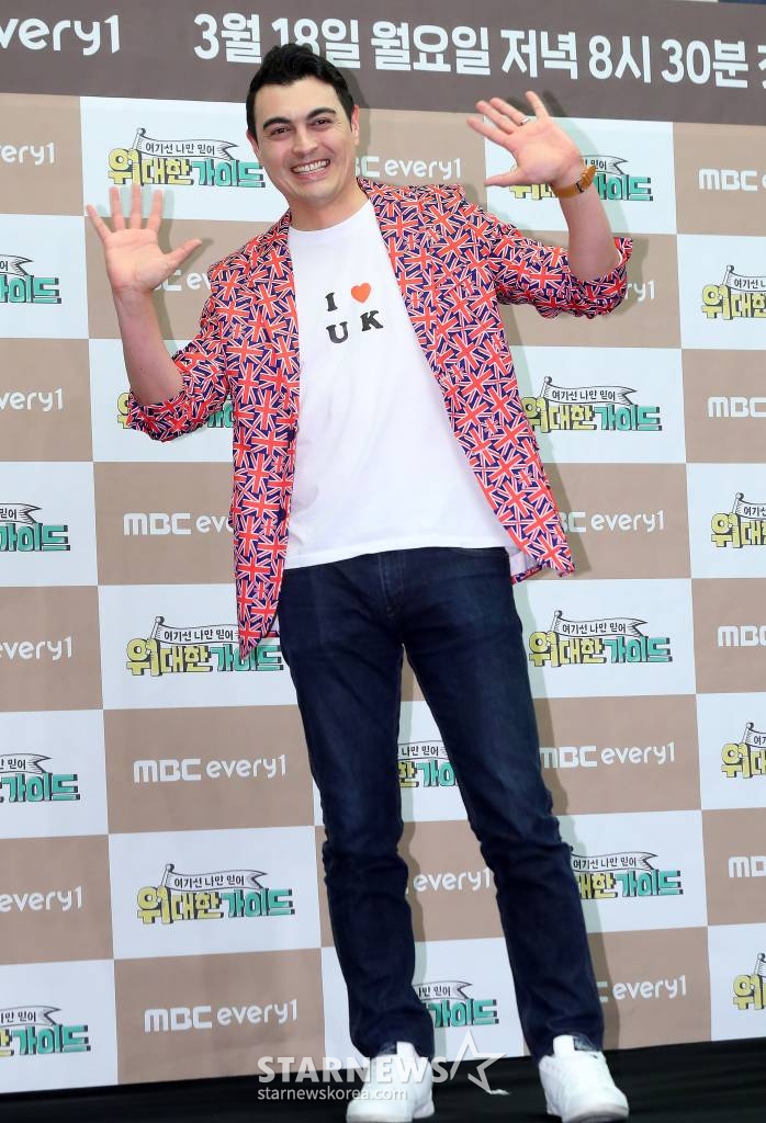 방송인 피터 빈트가 18일 오후 서울 마포구 상암동 스탠포드 서울에서 진행된 MBC 에브리원 예능 '위대한 가이드' 제작발표회에 참석해 포즈를 취하고 있다. '위대한 가이드'는 한국 거주 N년차 대한외국인이 가이드가 되어, 모국을 방문하는 여행자들과 현지인만이 아는 스팟들로 떠나는 현지인 '착붙' 여행 리얼리티 프로그램이다. 신현준, 고규필, 효정, 이시우, 피터 빈트가 영국으로 함께 여행을 다녀왔다. 오는 18일 첫 방송. 2024.03.18 /사진=김창현