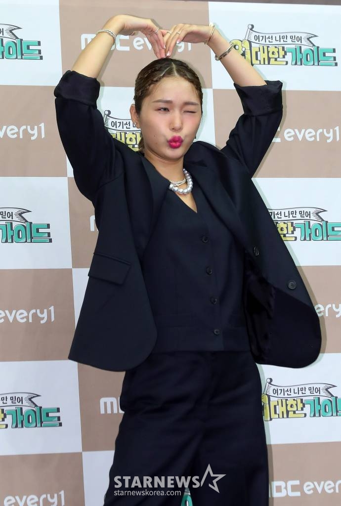 오마이걸 미미가 18일 오후 서울 마포구 상암동 스탠포드 서울에서 진행된 MBC 에브리원 예능 '위대한 가이드' 제작발표회에 참석해 포즈를 취하고 있다. '위대한 가이드'는 한국 거주 N년차 대한외국인이 가이드가 되어, 모국을 방문하는 여행자들과 현지인만이 아는 스팟들로 떠나는 현지인 '착붙' 여행 리얼리티 프로그램이다. 신현준, 고규필, 효정, 이시우, 피터 빈트가 영국으로 함께 여행을 다녀왔다. 오는 18일 첫 방송. 2024.03.18 /사진=김창현