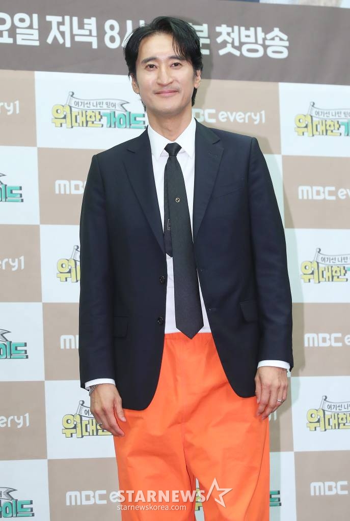 배우 신현준이 18일 오후 서울 마포구 상암동 스탠포드 서울에서 진행된 MBC 에브리원 예능 '위대한 가이드' 제작발표회에 참석해 포즈를 취하고 있다. '위대한 가이드'는 한국 거주 N년차 대한외국인이 가이드가 되어, 모국을 방문하는 여행자들과 현지인만이 아는 스팟들로 떠나는 현지인 '착붙' 여행 리얼리티 프로그램이다. 2024.03.18 /사진=김창현