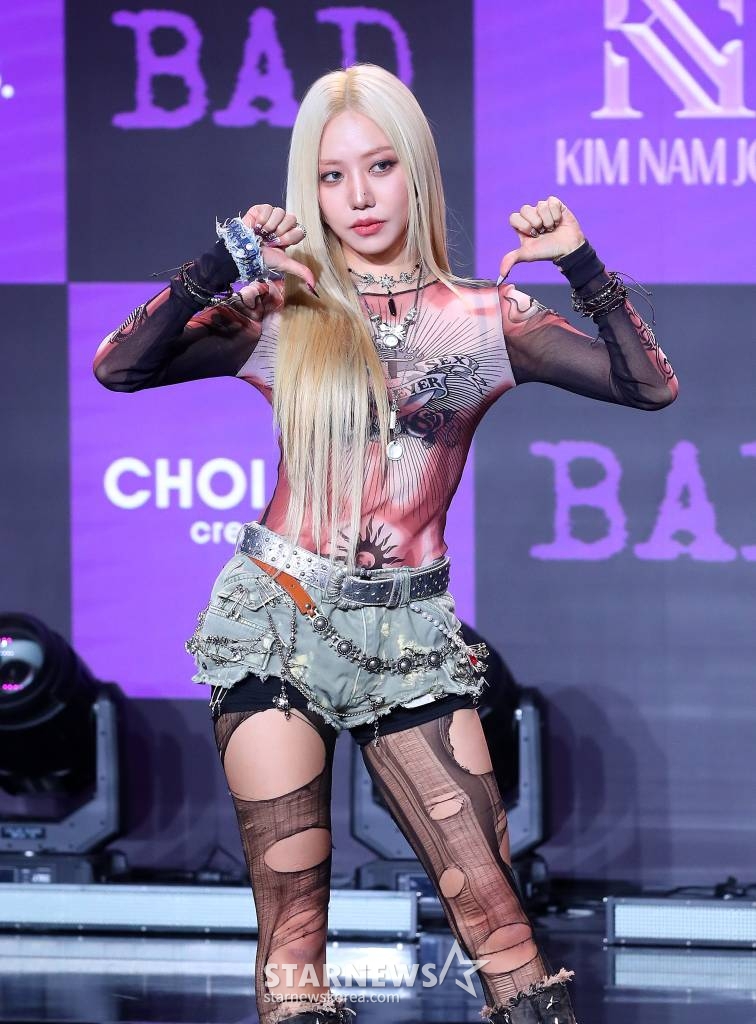 가수 김남주가 18일 오후 서울 강남구 청담동 일지아트홀에서 진행된 두 번째 솔로 싱글 앨범 'BAD'(배드) 발매 기념 쇼케이스에 참석해 포즈를 취하고 있다. 'BAD'는 타인의 부정적인 말이나 행동에 휘둘리지 않고 나다움을 더 보여주겠다는 이야기를 그린 앨범이다. 2024.03.18 /사진=김창현