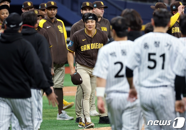 샌디에이고의 김하성(가운데). /사진=뉴스1