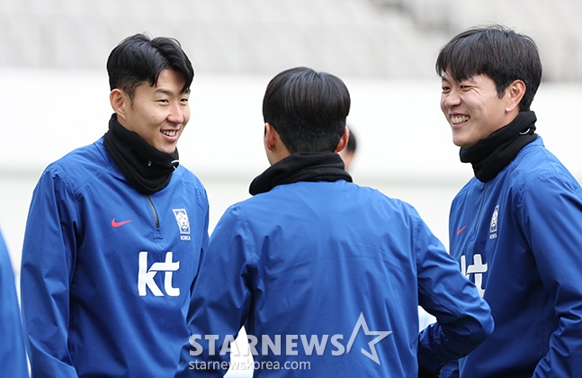 한국 축구 국가대표팀이 20일 오후 서울월드컵경기장에서 2026 FIFA 북중미 월드컵 2차예선 태국전을 대비헤 훈련을 펼쳤다. 손흥민이 밝은 표정으로 훈련에 임하고 있다. /상암=김진경 기자