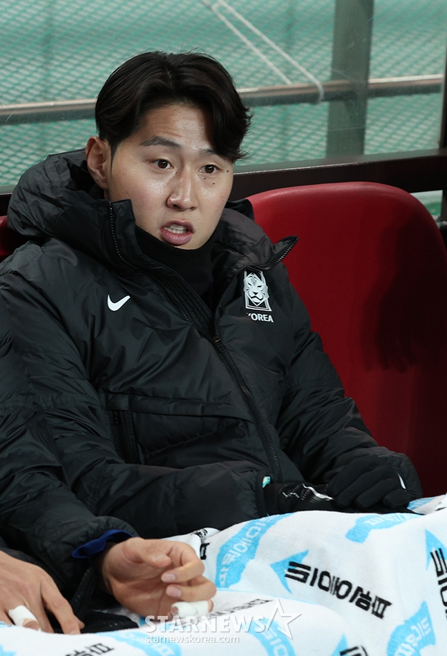 2026 FIFA 북중미 월드컵 2차예선 한국-태국전이 21일 오후 서울월드컵경기장에서 열렸다. 이강인이 벤치에서 경기를 바라보고 있다. /상암=김진경 기자
