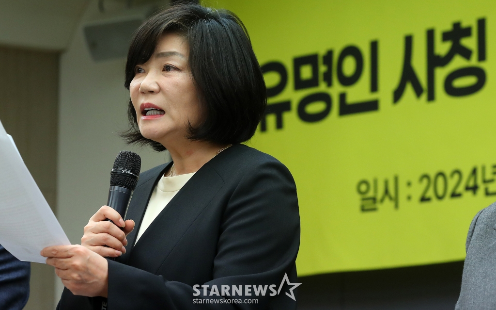 김미경 강사가 22일 오후 서울 중구 한국프레스센터에서 진행된 '유명인 사칭 온라인 피싱범죄 해결 촉구' 기자회견에 참석해 발언을 하고 있다. '유명인 사칭 온라인 피싱 범죄해결을 위한 모임' 유명인을 사칭한 온라인 피싱 범죄의 심각성을 알리고 플랫폼과 정부의 해결 노력을 촉구하는 성명서를 발표했다. 2024.03.22 /사진=김창현