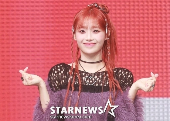 가수 츄(CHUU)가 18일 오후 서울 광진구 예스24라이브홀에서 진행된 첫 번째 미니 앨범 'Howl' 발매기념 쇼케이스에서 포즈를 취하고 있다. 아번 앨범에는 동명의 타이틀곡 'Howl'을 비롯래 'Underwater', 'My Palace', 'Aliens', 'Hitchhiker' 등 총 5곡이 수록됐다. /2023.10.18 /사진=이동훈