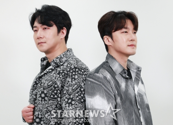 투 로맨스 보이킴(왼쪽)과 김병수 /사진=이동훈 기자