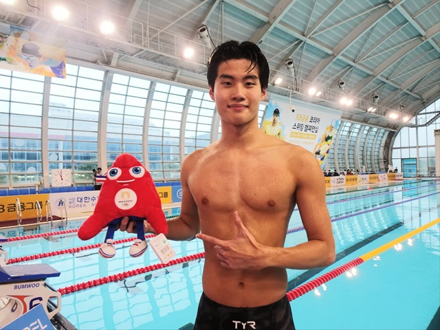 미소 짓는 황선우. /사진=대한수영연맹 제공