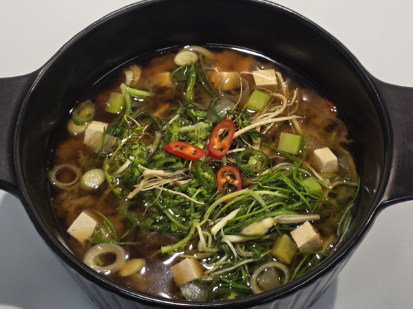 달래냉이된장찌개/사진제공=김민희 아리부엌양조 대표