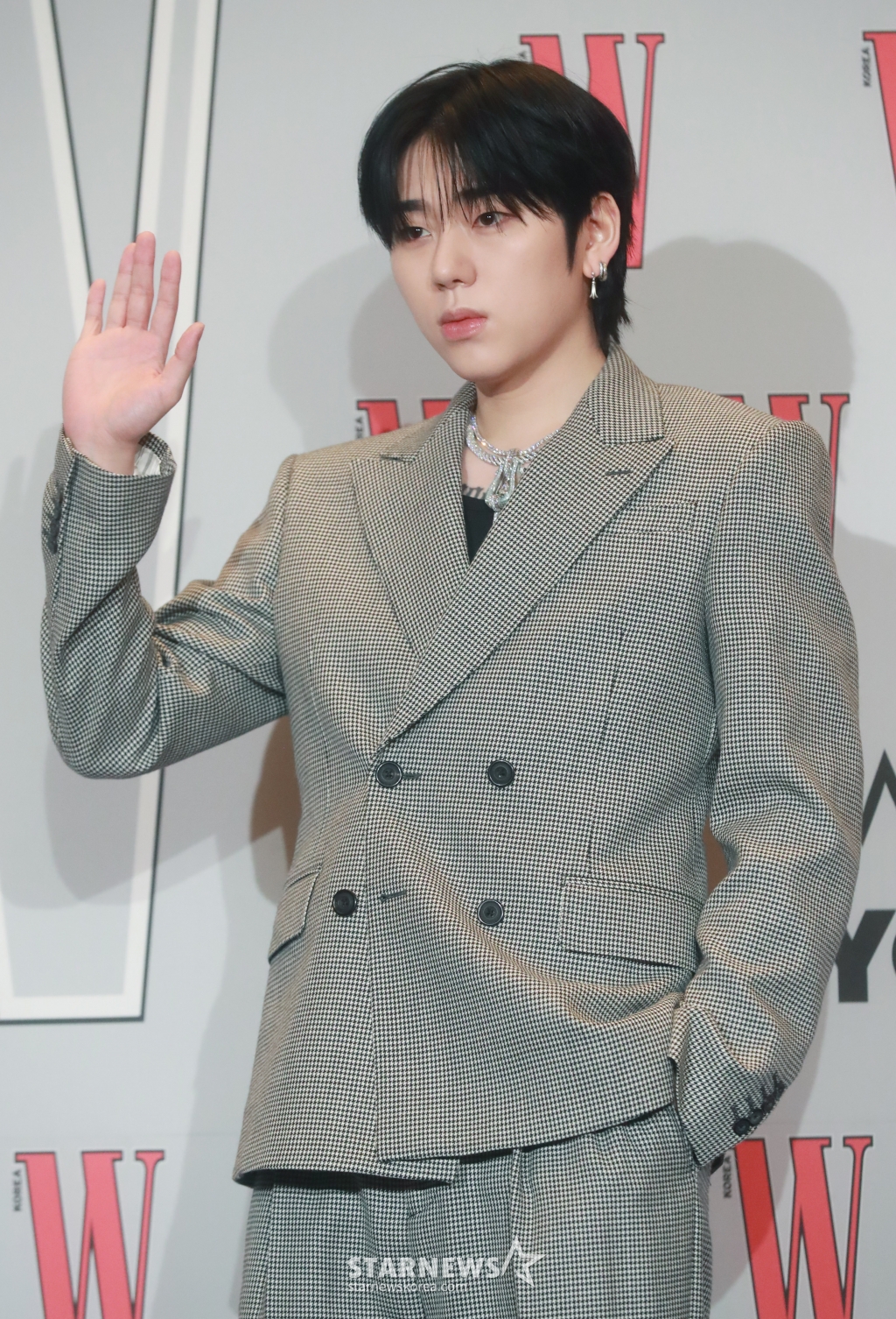 가수 지코가 24일 오후 서울 포시즌스호텔에서 진행된 제18회 유방암 인식 향상 캠페인 'W Korea'에 참석해 포즈를 취하고 있다. /2023.11.24 /사진=이동훈