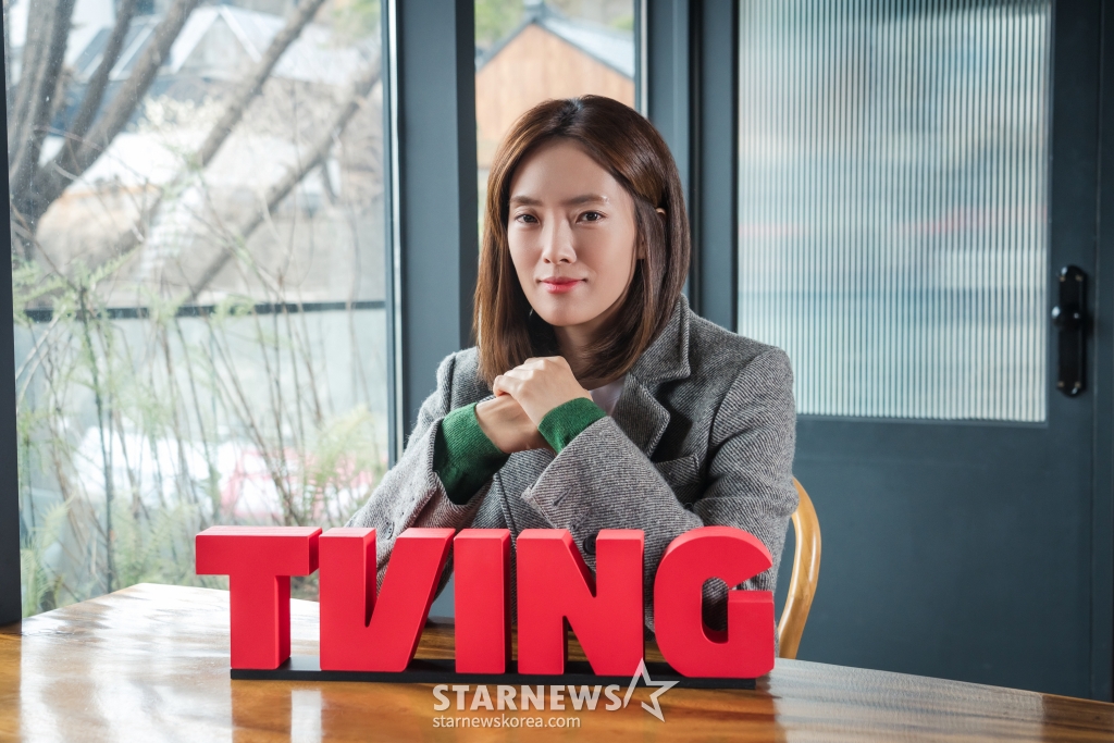 티빙 드라마 '피라미드 게임'의 박소연 감독이 25일 진행된 라운드 인터뷰를 위해 포즈를 취하고 있다. /사진제공=티빙 2024.03.25 /사진=이동훈