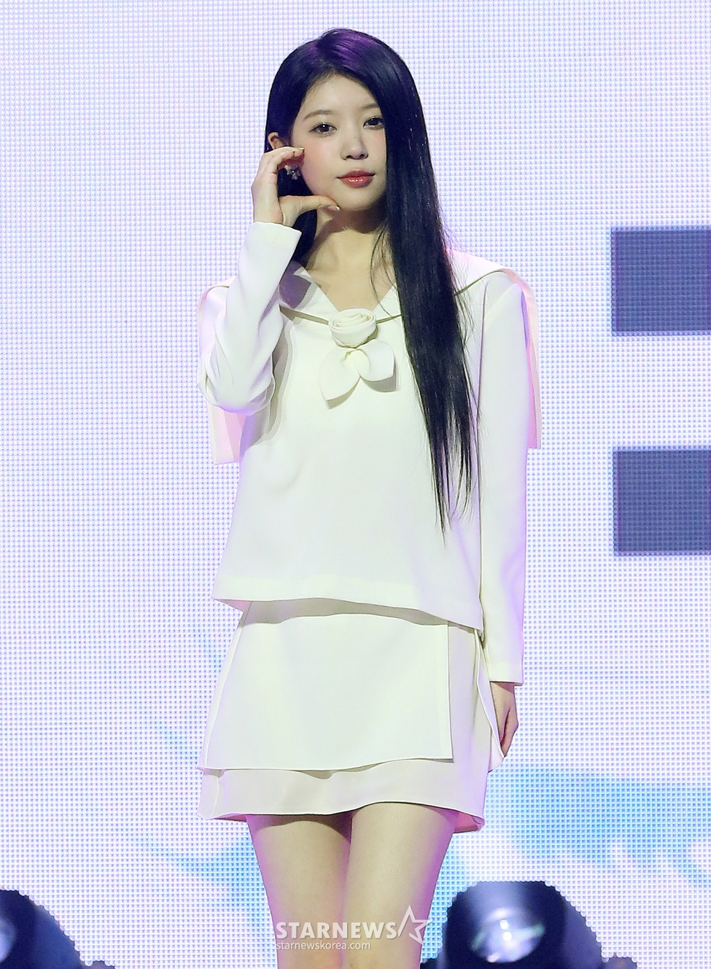 걸그룹 아일릿(ILLIT) 모카가 25일 오후 서울 용산구 한남동 블루스퀘어에서 진행된 미니 1집 'SUPER REAL ME' 발매 기념 쇼케이스에 참석해 포즈를 취하고 있다. 아일릿은 하이브가 탄생시킨 3번째 걸그룹이자, 엔하이픈 소속사 빌리프랩이 만든 첫 걸그룹으로 2023년 방송된 'R U NEXT?'를 통해 비주얼과 보컬, 퍼포먼스 실력, 표현력, 장르 소화력을 지닌 5인의 최정예 멤버로 구성됐다. 2024.03.25 /사진=김창현