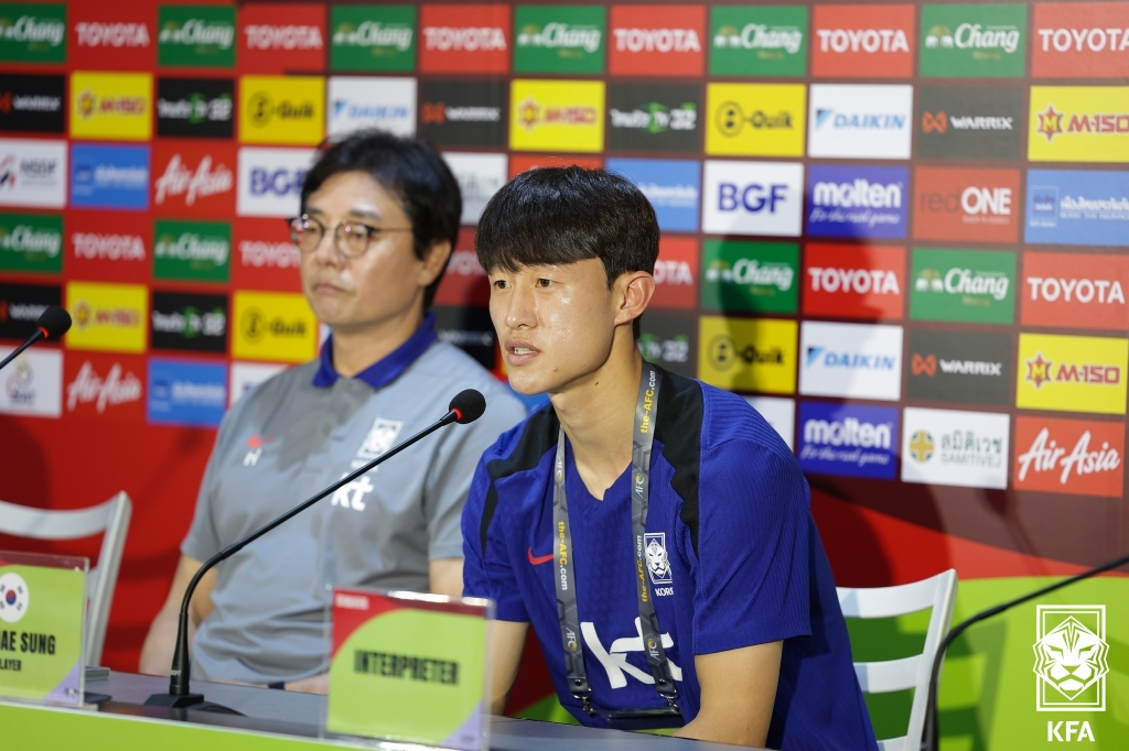 이재성이 지난 25일(한국시간) 태국 방콕 라자망갈라 스타디움에서 열린 2026 북중미 월드컵 아시아 지역 2차 예선 C조 4차전 한국-태국전 공식 기자회견에서 취재진 질문에 답하고 있다. /사진=대한축구협회