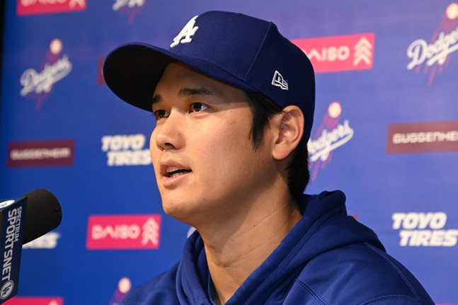 오타니 쇼헤이가 26일(한국시간) 홈구장 다저스타디움에서 비공개 기자회견을 갖고 전 통역사 미즈하라 잇페이와 도박 연루설에 대해 해명하는 시간을 가졌다. /사진=LA 다저스 제공