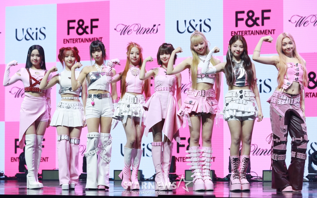 걸그룹 유니스(UNIS)가 27일 오후 서울 광진구 예스24라이브홀에서 진행된 첫 번째 미니앨범 '위 유니스'(WE UNIS) 발매기념 쇼케이스에서 포즈를 취하고 있다. /2024.03.27 /사진=이동훈