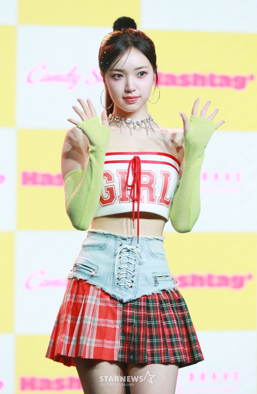 걸그룹 캔디샵(Candy Shop) 수이가 27일 오후 서울 강남구 일지아트홀에서 진행된 미니 1집 '해시태그#'(Hashtag#) 발매기념 쇼케이스에서 포즈를 취하고 있다. /2024.03.27 /사진=이동훈