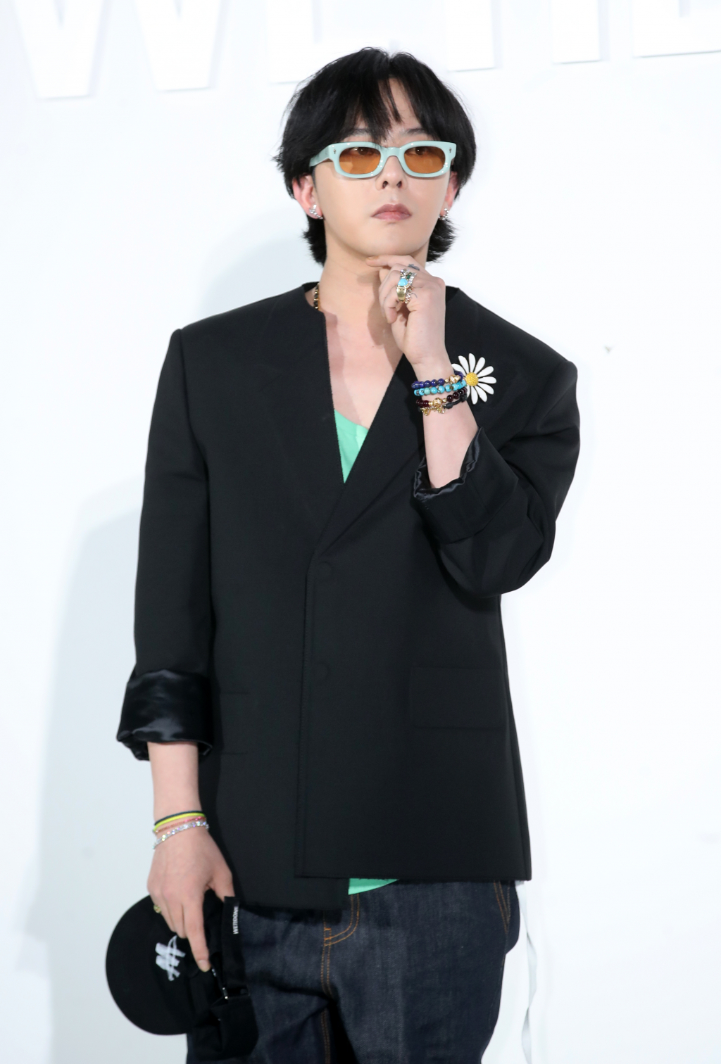 (서울=뉴스1) 권현진 기자 = 빅뱅의 지드래곤이 7일 서울 강남구 코엑스에서 진행된 자신의 누나 패션 브랜드 웰던(WE11DONE) 2024 봄여름 컬렉션 '집의 흔적(Remnants of Home)' 공개 포토콜 행사에서 포즈를 취하고 있다. 2023.9.7/뉴스1 Copyright (C) 뉴스1. All rights reserved. 무단 전재 및 재배포 금지. /사진=(서울=뉴스1) 권현진 기자