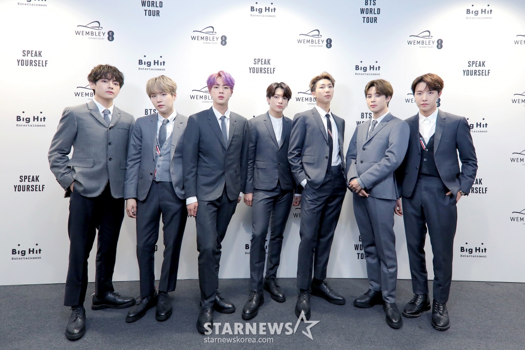 아이돌그룹 방탄소년단이 1일(현지 시각) 영국 런던 웸블리 스타디움에서 'LOVE YOURSELF: SPEAK YOURSELF' 공연에 앞서 글로벌 기자간담회에 참석하고 있다. /사진제공=빅히트엔터테인먼트