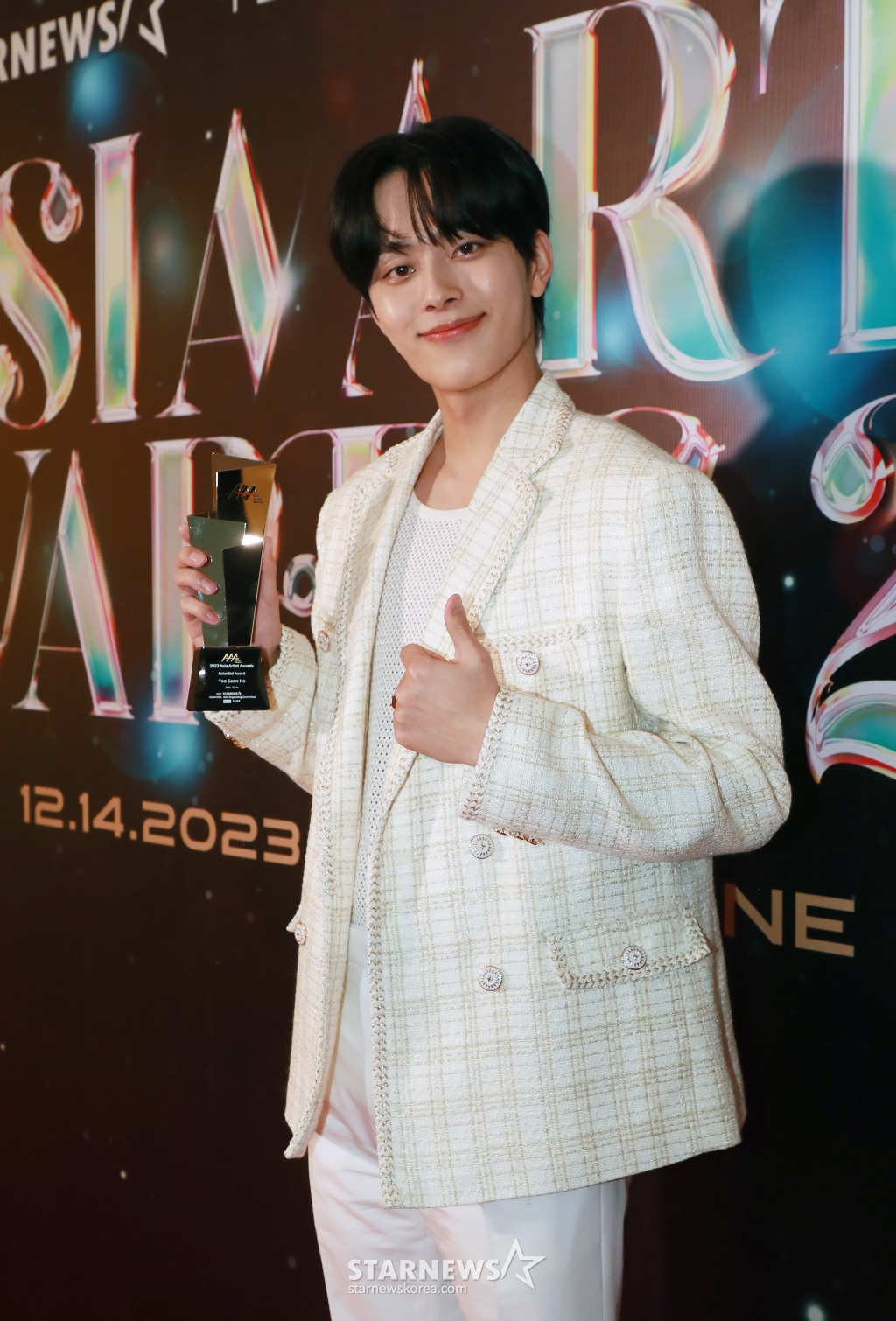 배우 유선호가 12월 14일 필리핀 아레나에서 열린 '2023 아시아 아티스트 어워즈 인 필리핀'(2023 Asia Artist Awards IN THE PHILIPPINES, 이하 '2023 AAA')에서 배우부문 AAA포텐셜 상을 수상한 뒤 포즈를 취하고 있다. /사진=이동훈