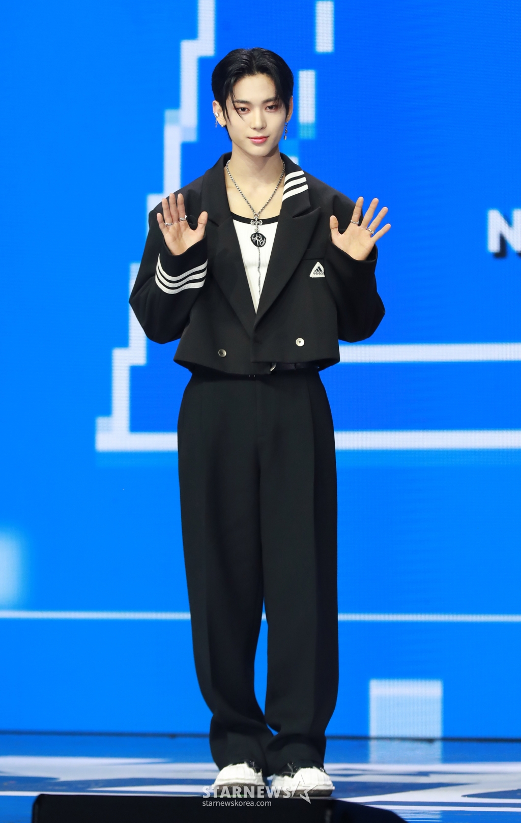 그룹 나우어데이즈(NOWADAYS) 시윤이 2일 오후 서울 용산구 블루스퀘어에서 진행된 첫 번째 데뷔 싱글 ‘NOWADAYS' 발매기념 쇼케이스에서 포즈를 취하고 있다. /2024.04.02 /사진=이동훈